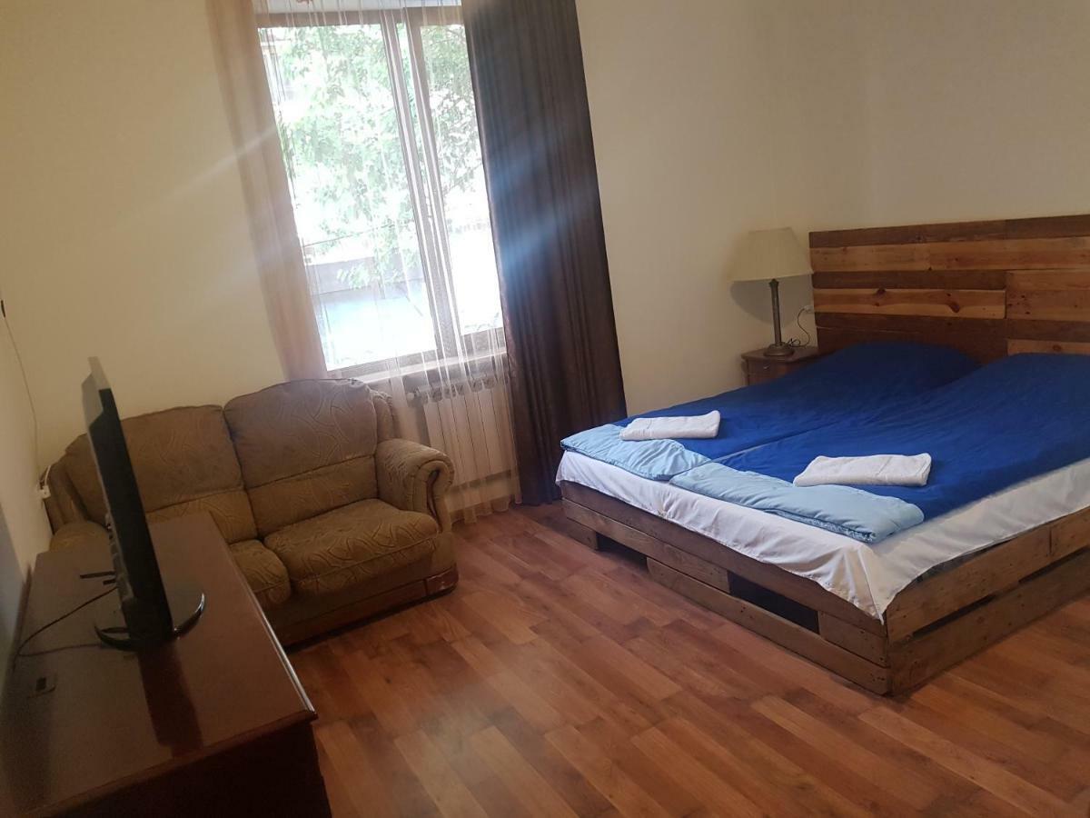 Shat Lav Hostel Erywań Zewnętrze zdjęcie